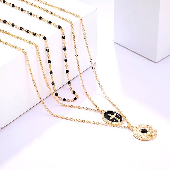 ⚜️[𝟯/$𝟭𝟴]⚜️3 Layered Gold Delicate Choker NEW - Picture 3 of 6